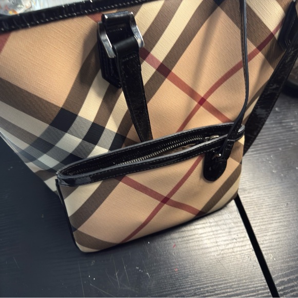 ADDITIONAL PRICE CUT Closet Clear Out Burberry Black and Tan Tote Bag, pouch - Picture 8 of 16